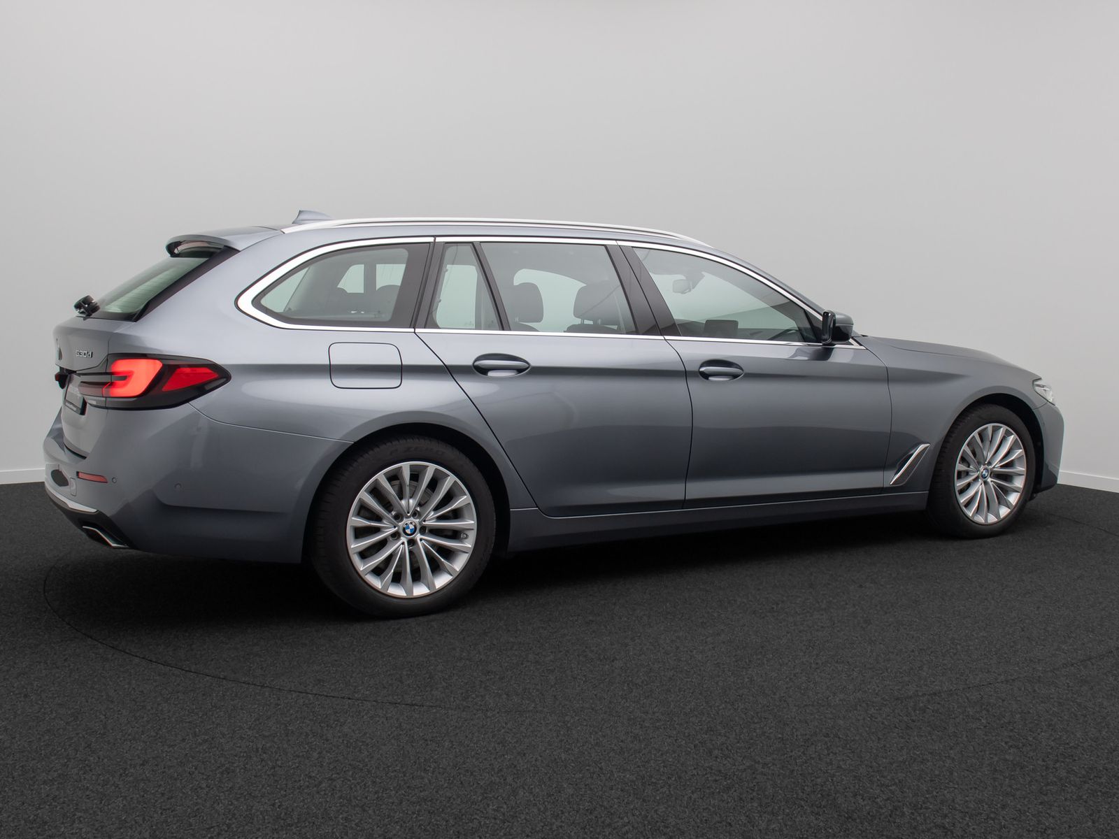 Fahrzeugabbildung BMW 530d xD Luxury Line AHK Alarm H/K DAB Individual