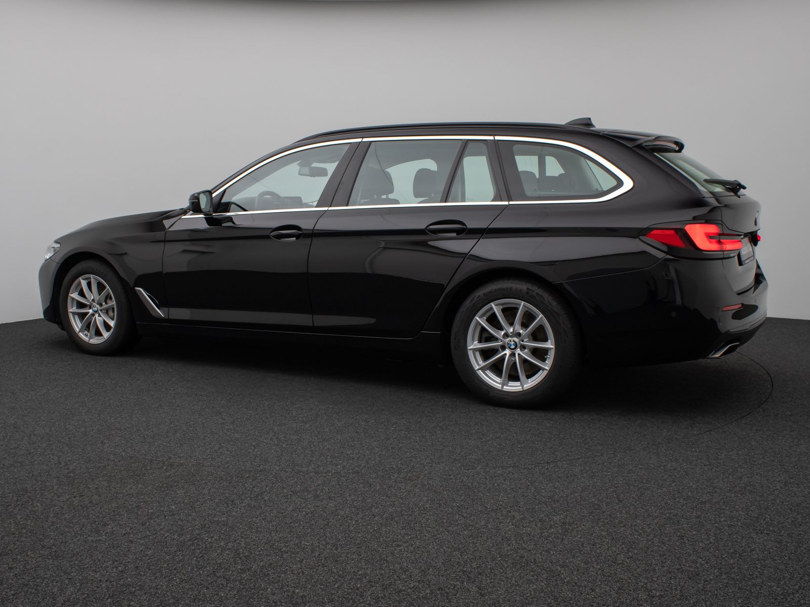 Fahrzeugabbildung BMW 530d Panorama Kamera DAB HiFi DrivAssist Komfort