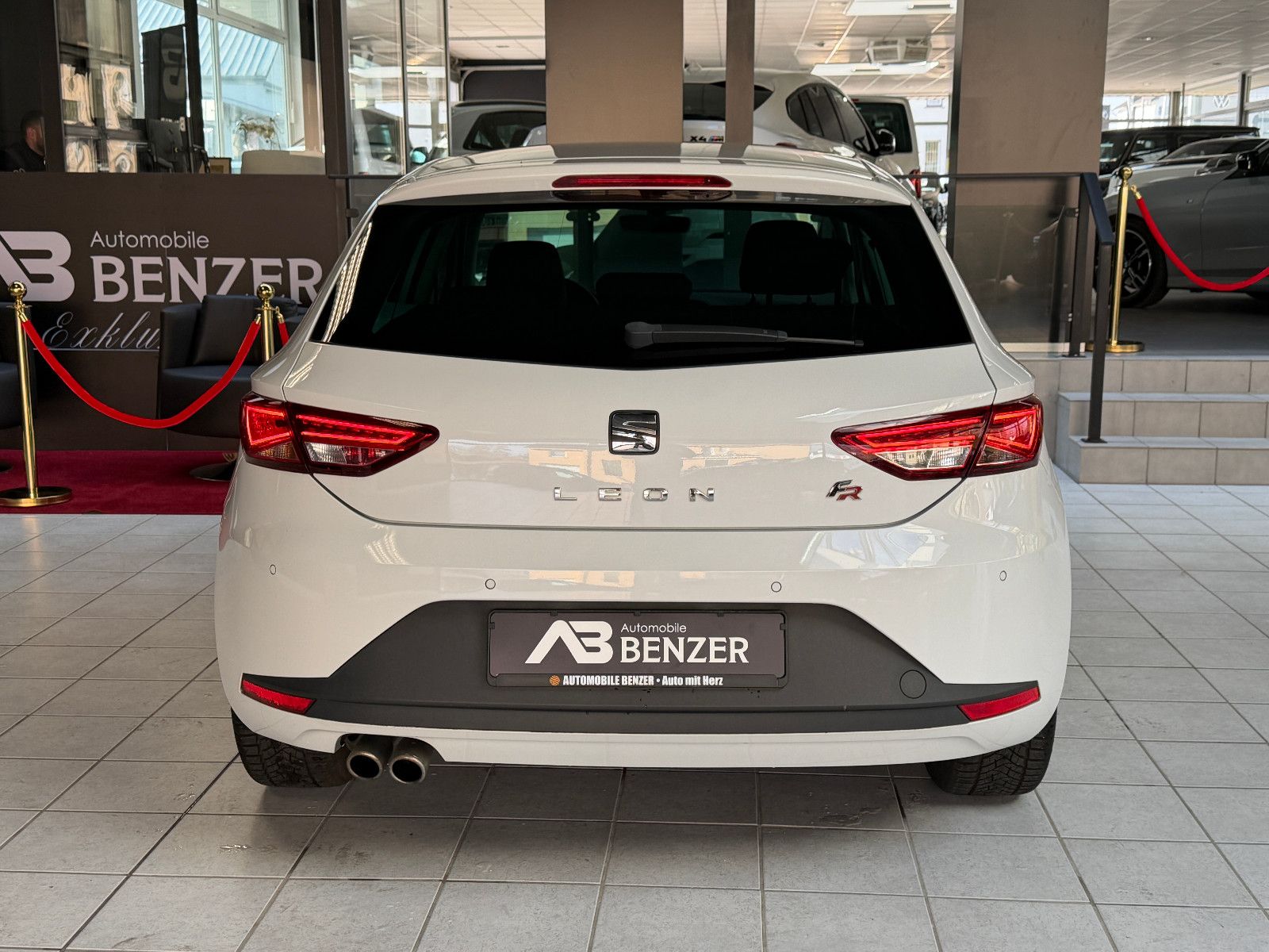 Fahrzeugabbildung SEAT Leon /FR-LINE/LED/NAVI/LEDER/KLIMA/ACC
