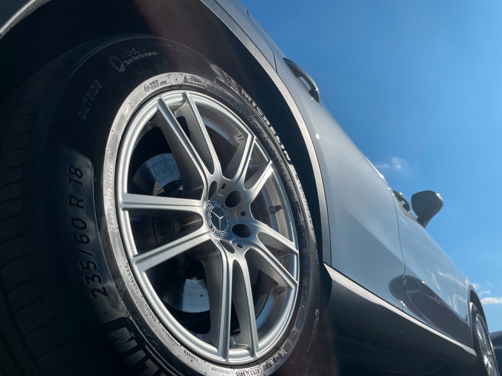 Fahrzeugabbildung Mercedes-Benz GLC 200 4M AVANTGARDE Pano+Burm+360°+Distr+Ambie