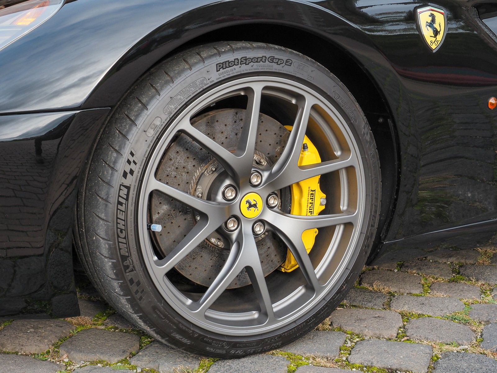 Fahrzeugabbildung Ferrari 599 GTB/Carbon Pack 2/GTO Räder/Ferrari SH/1A