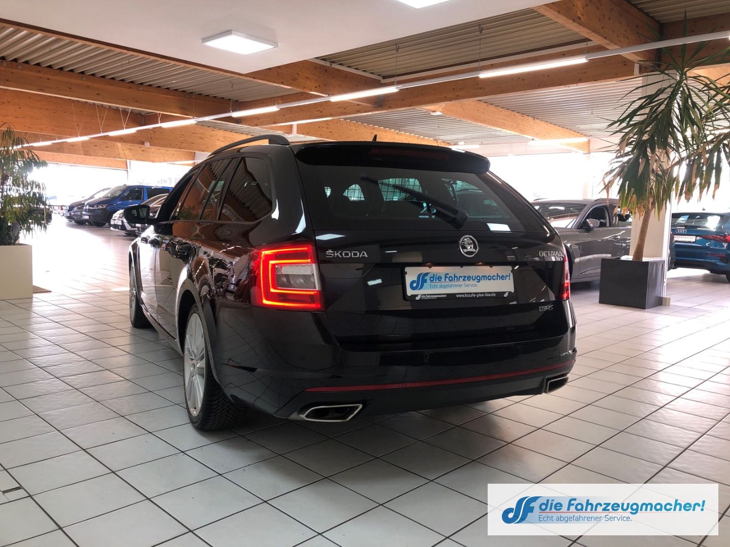 Fahrzeugabbildung SKODA Octavia Combi RS 2.0 TDI DPF Sportpaket Navi Bi-