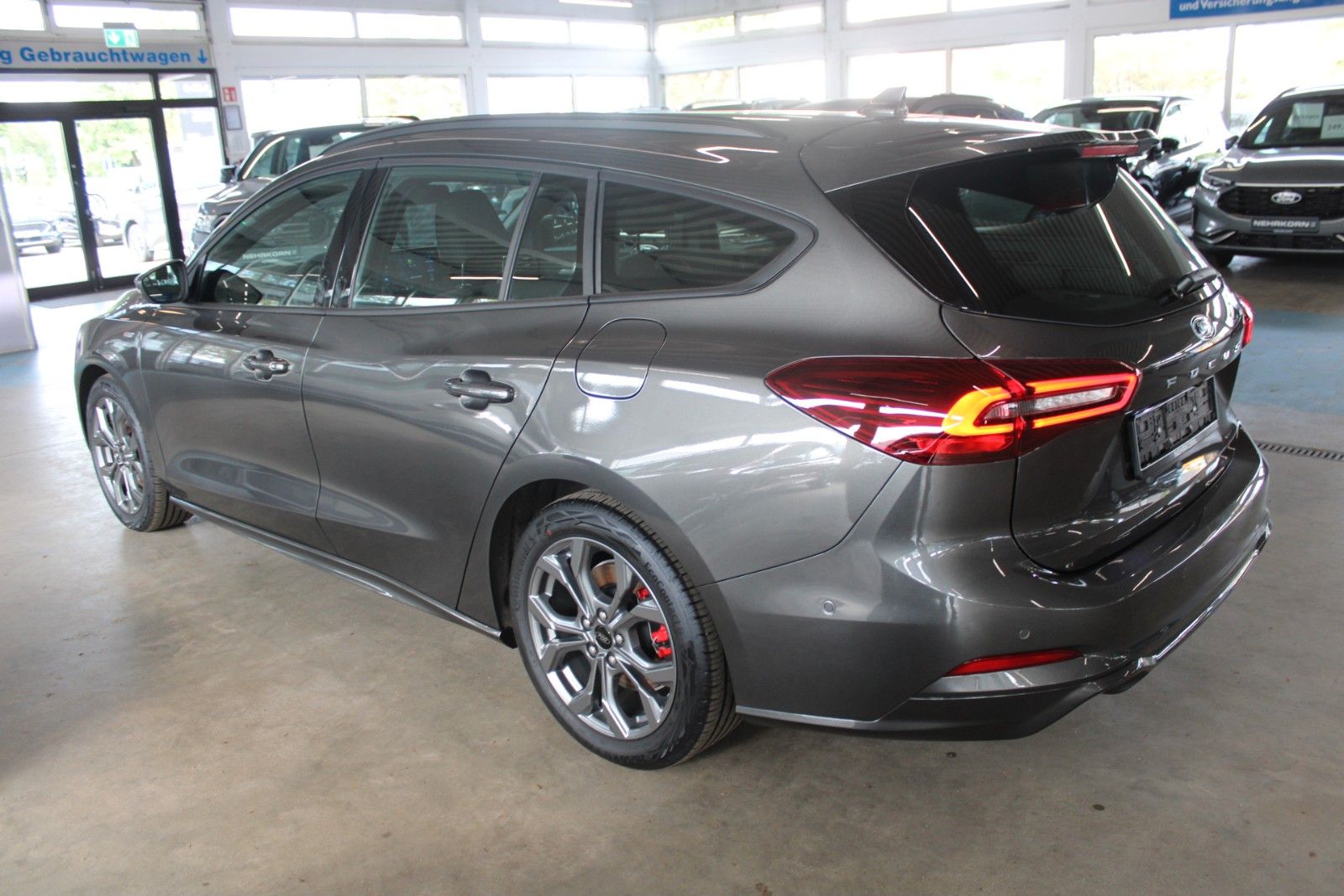Fahrzeugabbildung Ford Focus ST-Line Aut. LED AHK ACC B&O WinterPak uvm