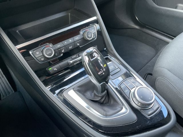Fahrzeugabbildung BMW 218 Active Tourer Advantage Autom. Navigation. R