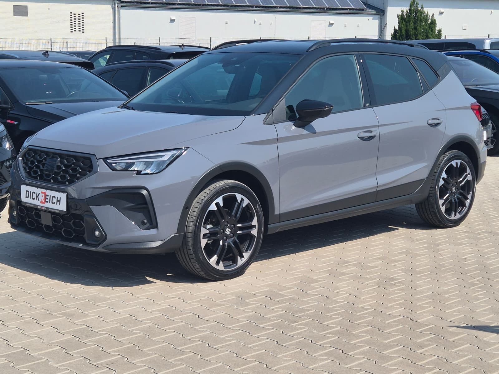 Fahrzeugabbildung SEAT Arona 1.5 TSI DSG FR Black Edition*LED*ACC*AHK*