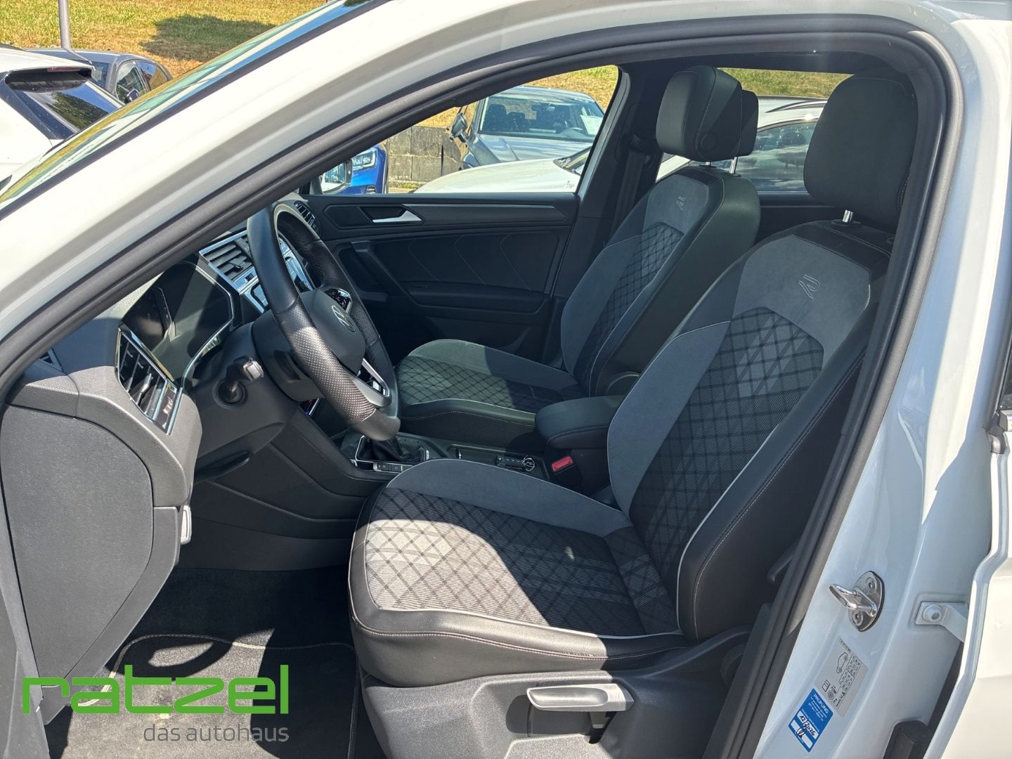 Fahrzeugabbildung Volkswagen Tiguan Allspace 4Motion R-Line 2.0 TSI DSG Area