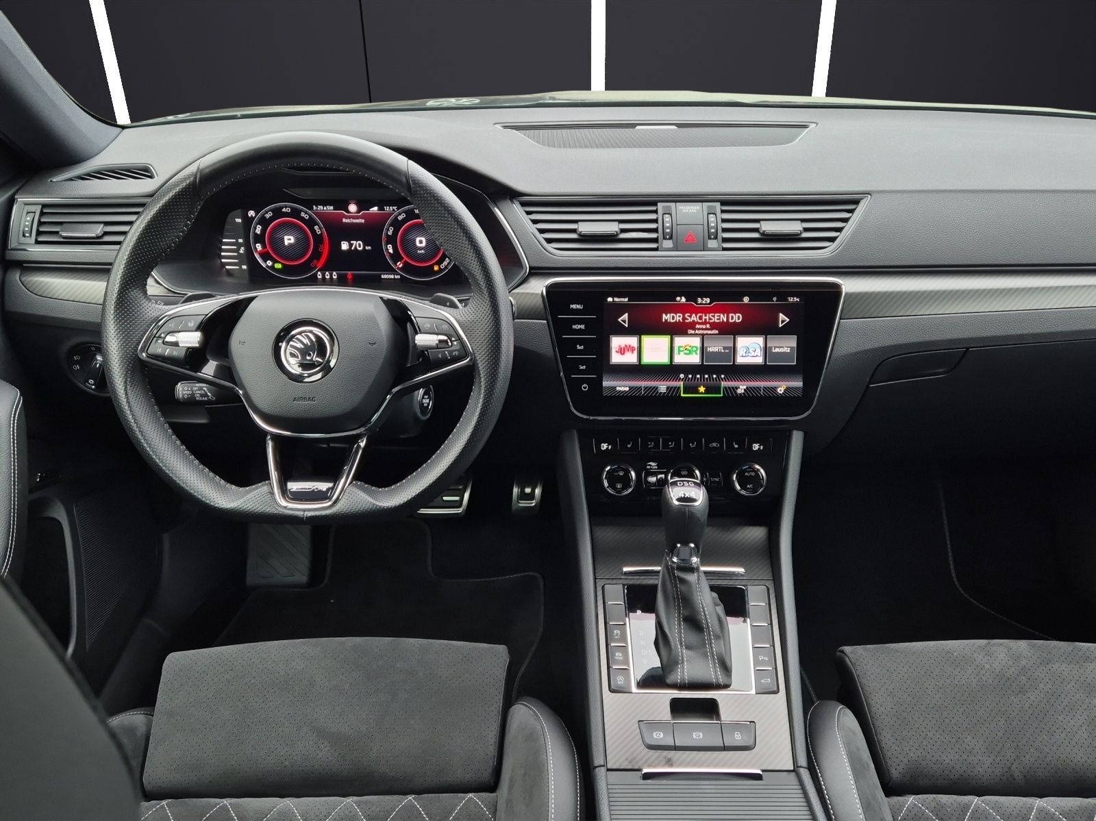 Fahrzeugabbildung SKODA Superb Combi TSI Sportline 4x4 DSG Standhzg. Mat