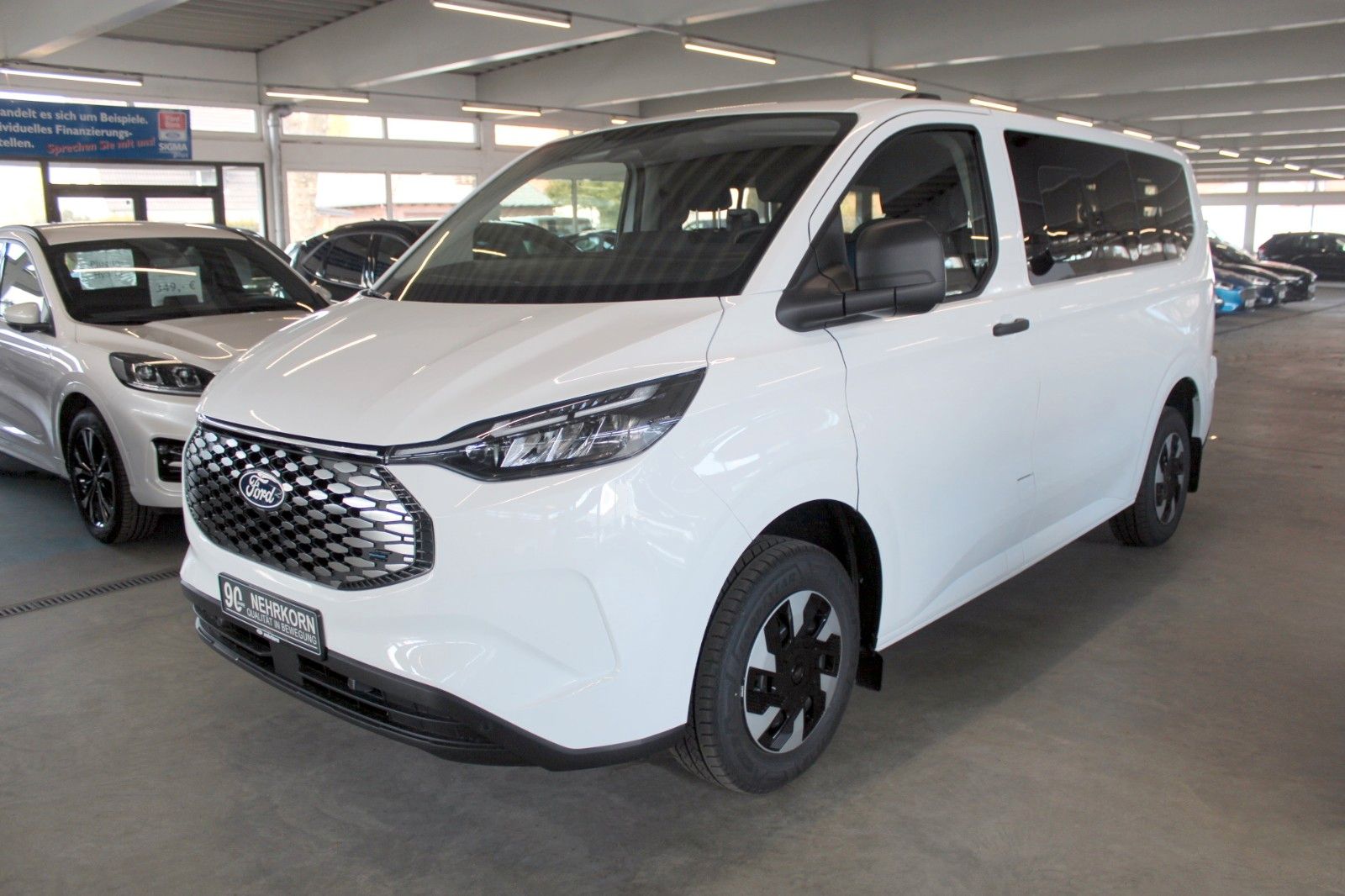 Fahrzeugabbildung Ford E-Transit Custom L1 TREND 9-Sitze AHK NAVI GJR