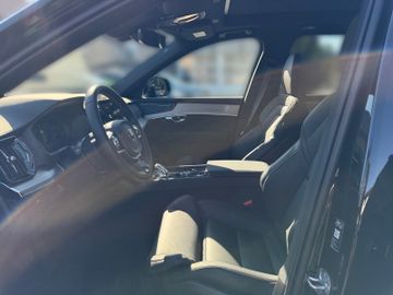 Volvo XC90 B5 Plus Black Edition AWD