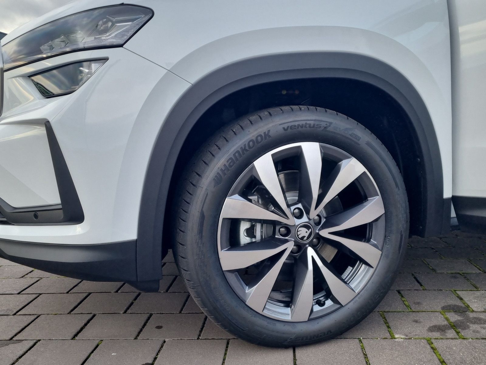 Fahrzeugabbildung SKODA Kodiaq Selection 2,0 TDI 4x4 AHK Licht&Sicht 19"