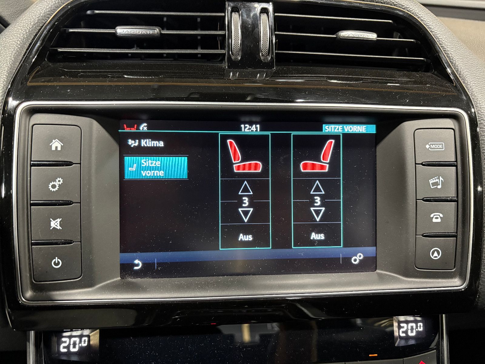 Fahrzeugabbildung Jaguar XE /TEMPOMAT/NAVI/SHZ/KLIMA/BI-XENON/SPURHALTE