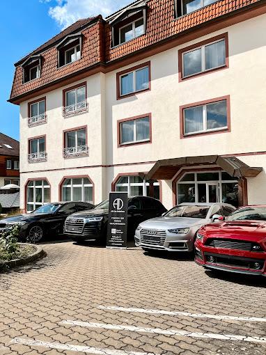 showroom-image-top