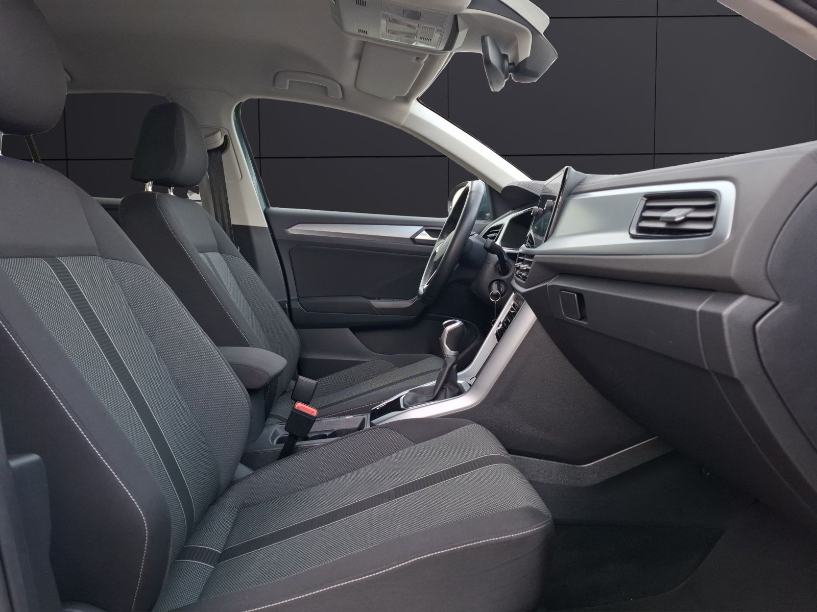 Fahrzeugabbildung Volkswagen T-Roc TSI Life LED Navi AID Park-Assist SH LM