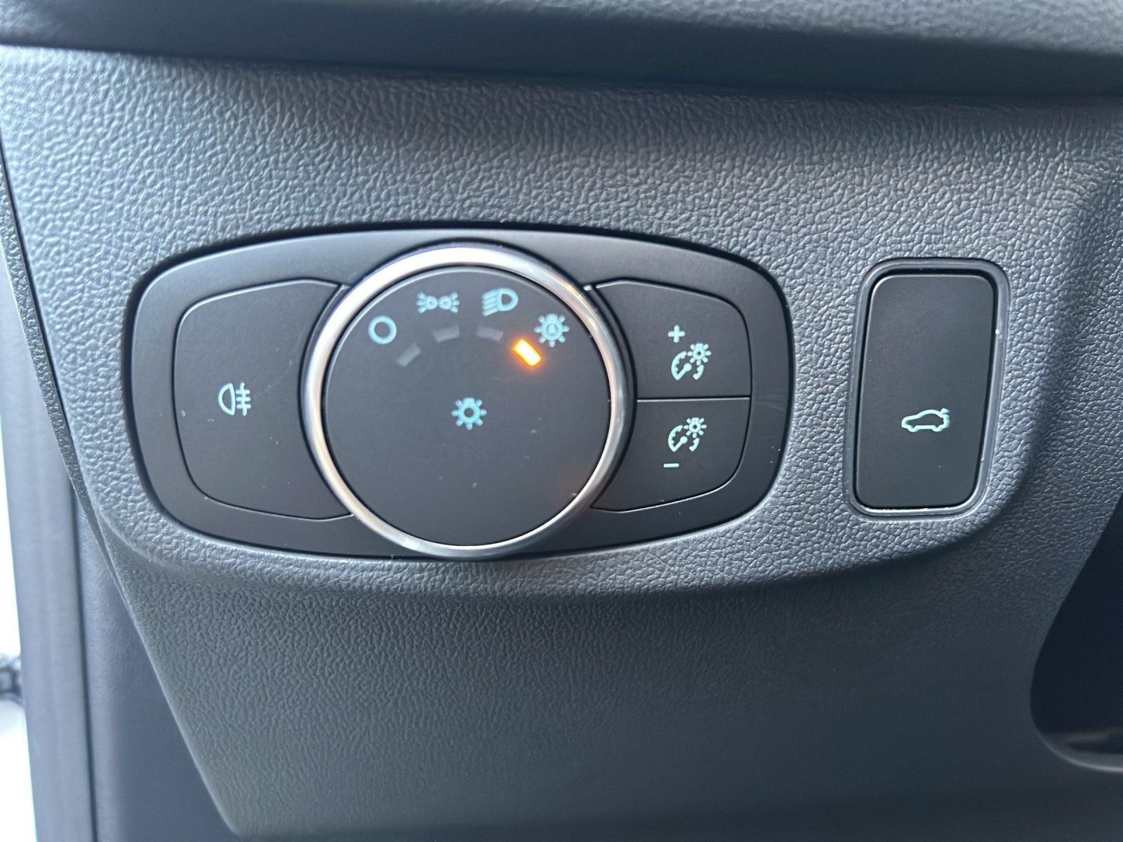Fahrzeugabbildung Ford Focus Titanium x Winter Pak. B&O LED Schein. 17z