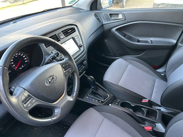 Fahrzeugabbildung Hyundai i20 Automatik+Navi+Kamera+CarPlay+Allw.LM+AHK+BT