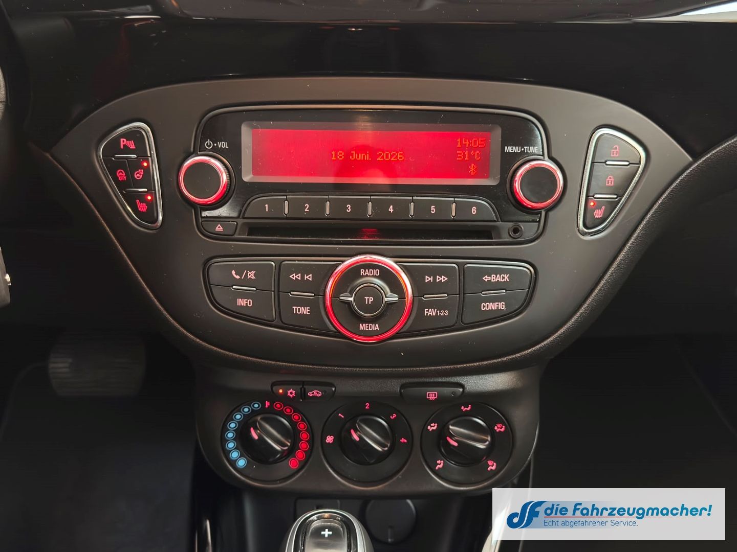 Fahrzeugabbildung Opel Corsa E drive Automati SHZ LenkradH Temp PDC Ber