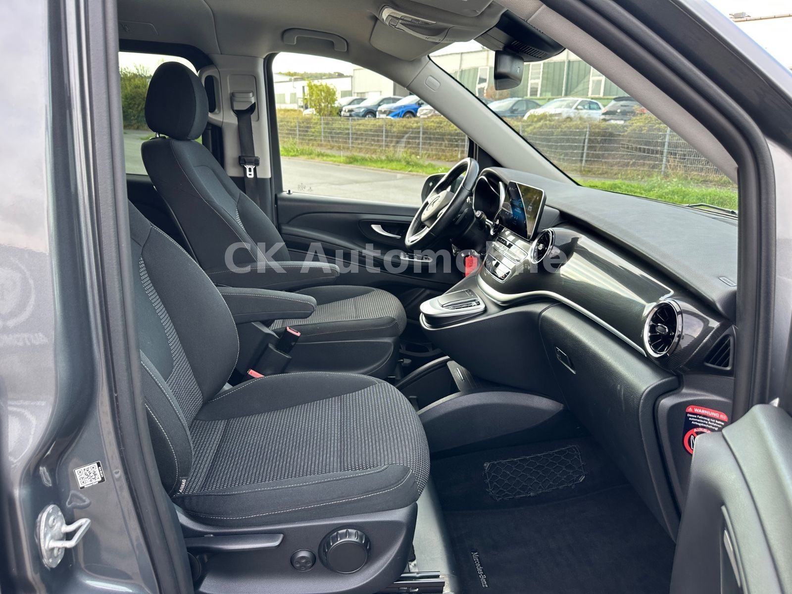 Fahrzeugabbildung Mercedes-Benz V 250d EDITION 4MATIC lang/7 Sitze/Navi/LED/AHK