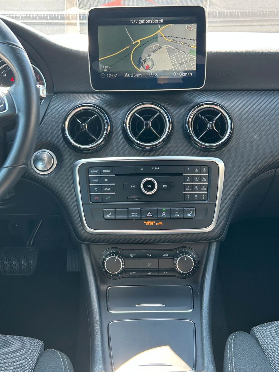 Fahrzeugabbildung Mercedes-Benz GLA 200 7-Gtronic Navi LED PDC SHZ 360° Kamera