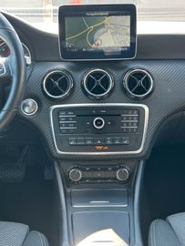 Fahrzeugabbildung Mercedes-Benz GLA 200 LED PDC 360° Kamera Navi  SHZ BLT