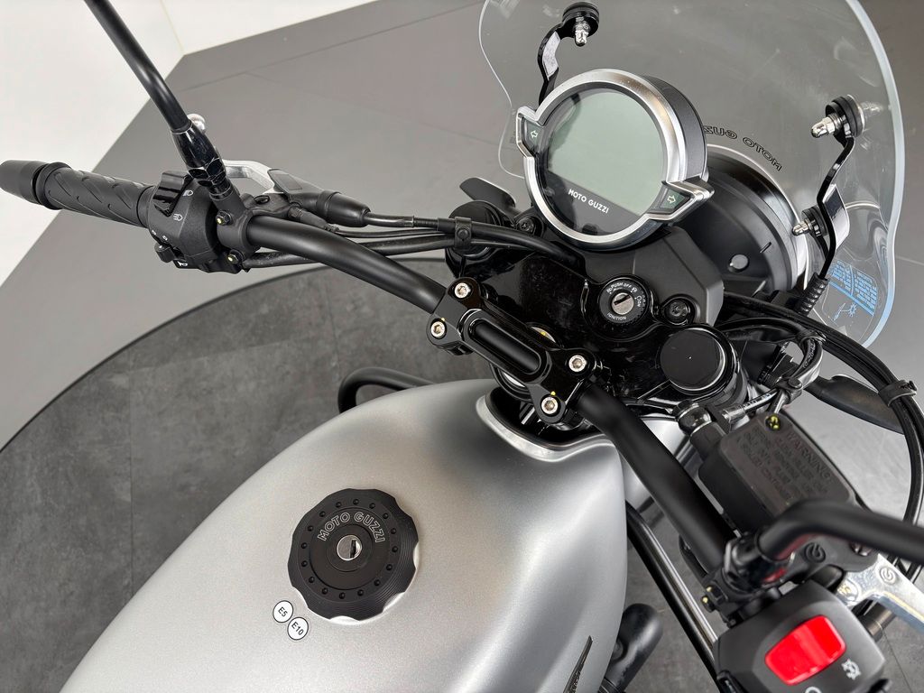 Fahrzeugabbildung Moto Guzzi V7 IV STONE *LEDERTASCHEN *NEUWERTIG