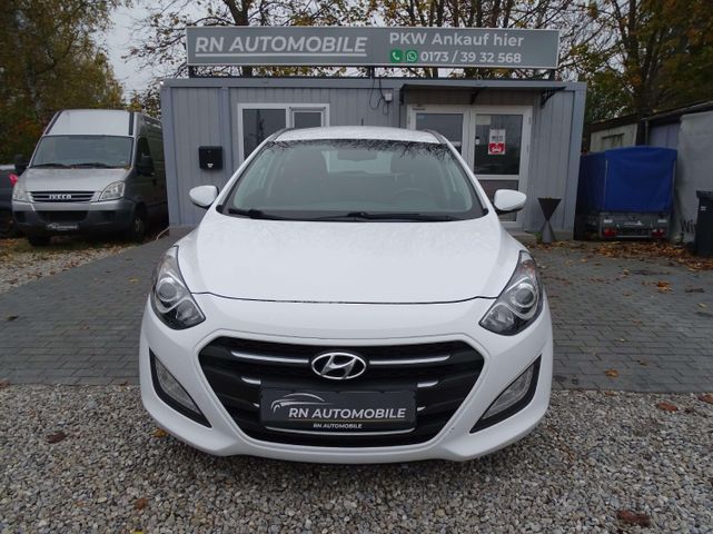 Hyundai i30 blue Style  **AHK / NAVI / KAMERA / 1-HAND**