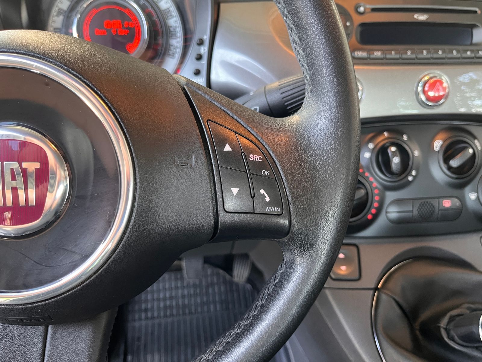 Fahrzeugabbildung Fiat 500C Lounge KLIMA ALU 8-Fach bereift