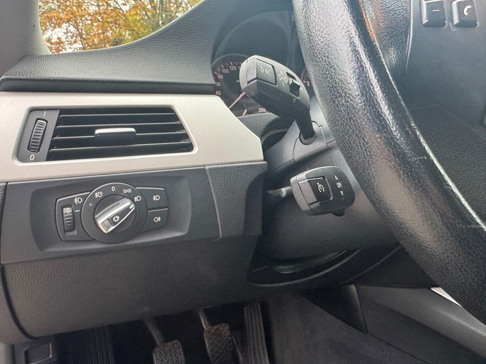 BMW 325 2011 — photo 10