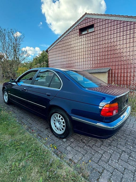 BMW 523