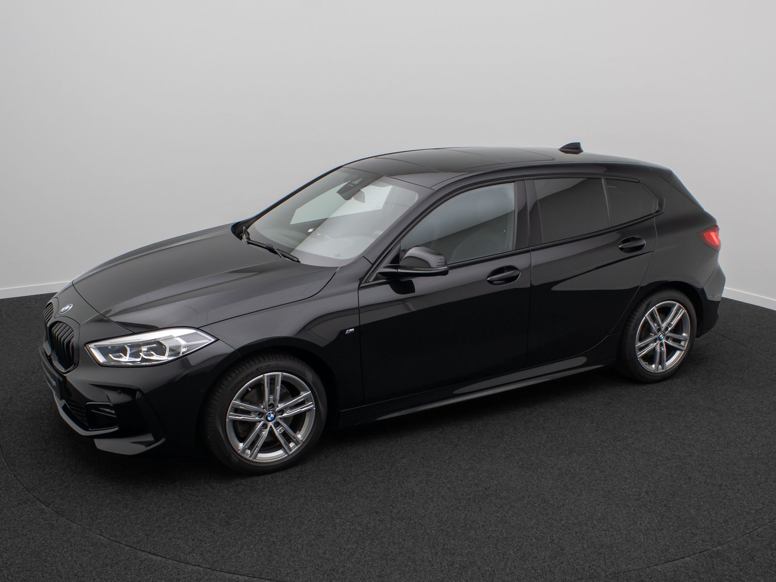 Fahrzeugabbildung BMW 118i M Sport HiFi Kamera DAB Panorama Komfort