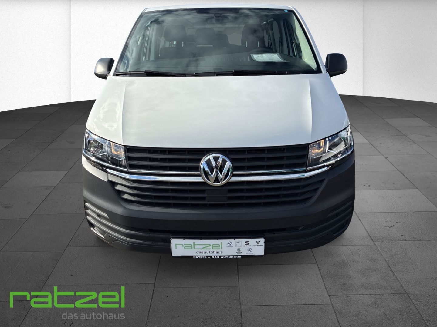 Fahrzeugabbildung Volkswagen T6.1 Kombi 2.0 TDI 9-Sitzer DAB Notbremsass. PDC