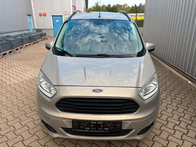 FORD Tourneo Courier Titanium — Bild 8