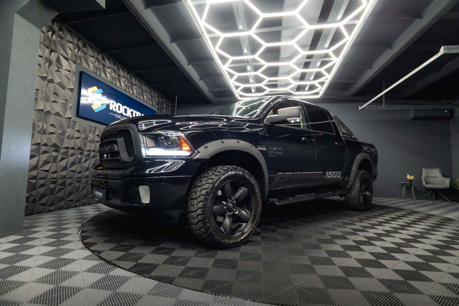 Fahrzeugabbildung Dodge RAM 5.7 V8 HEMI 4x4 OFFROAD Night-Paket *LED*AHK