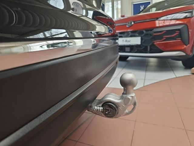 Fahrzeugabbildung Volkswagen Tiguan 1.5 TSI 6-Gang MOVE AHK NAVI MATRIX 360°