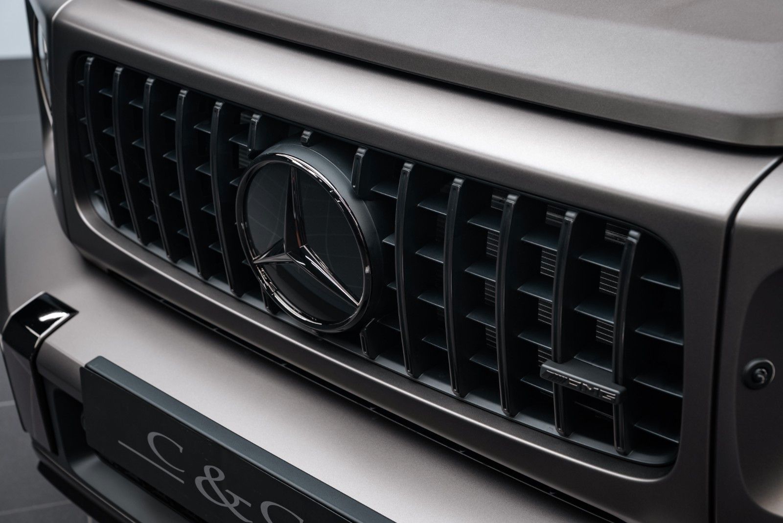 Fahrzeugabbildung Mercedes-Benz G63 A22/SUPERIOR/CARBON/MY 2026