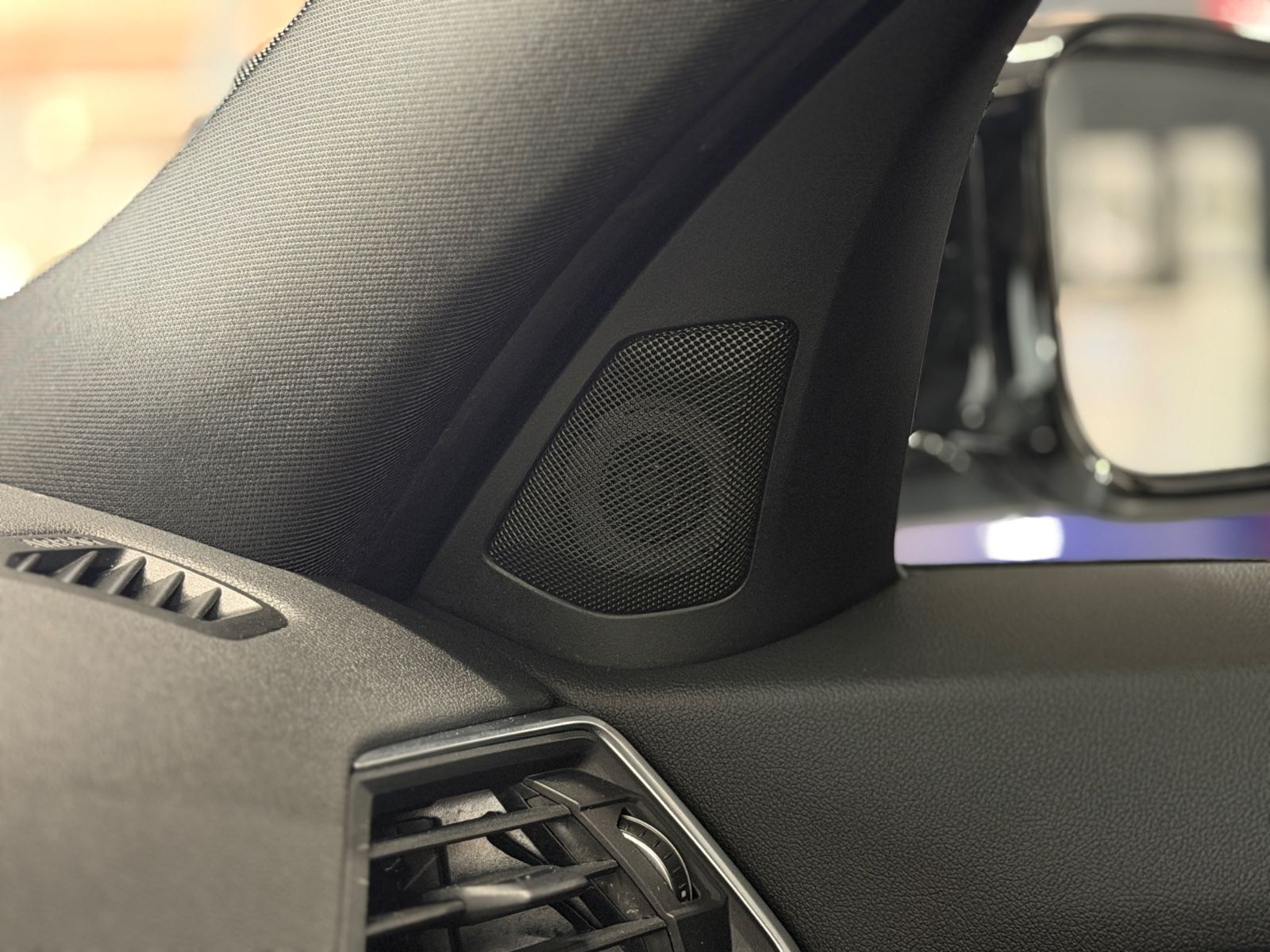 Fahrzeugabbildung BMW 330e Touring M Sport|HEAD-UP|NAVI|HIFI|WIDESCREE