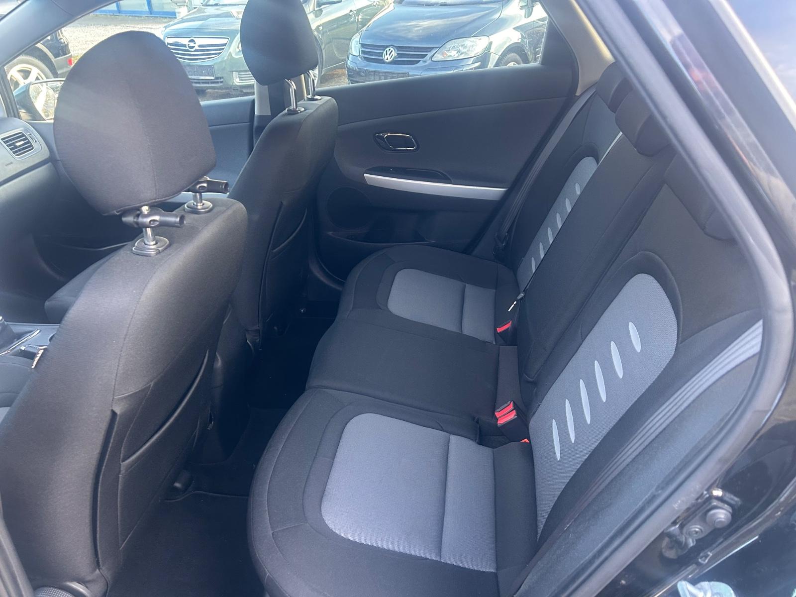 Kia cee'd 2014 — photo 7