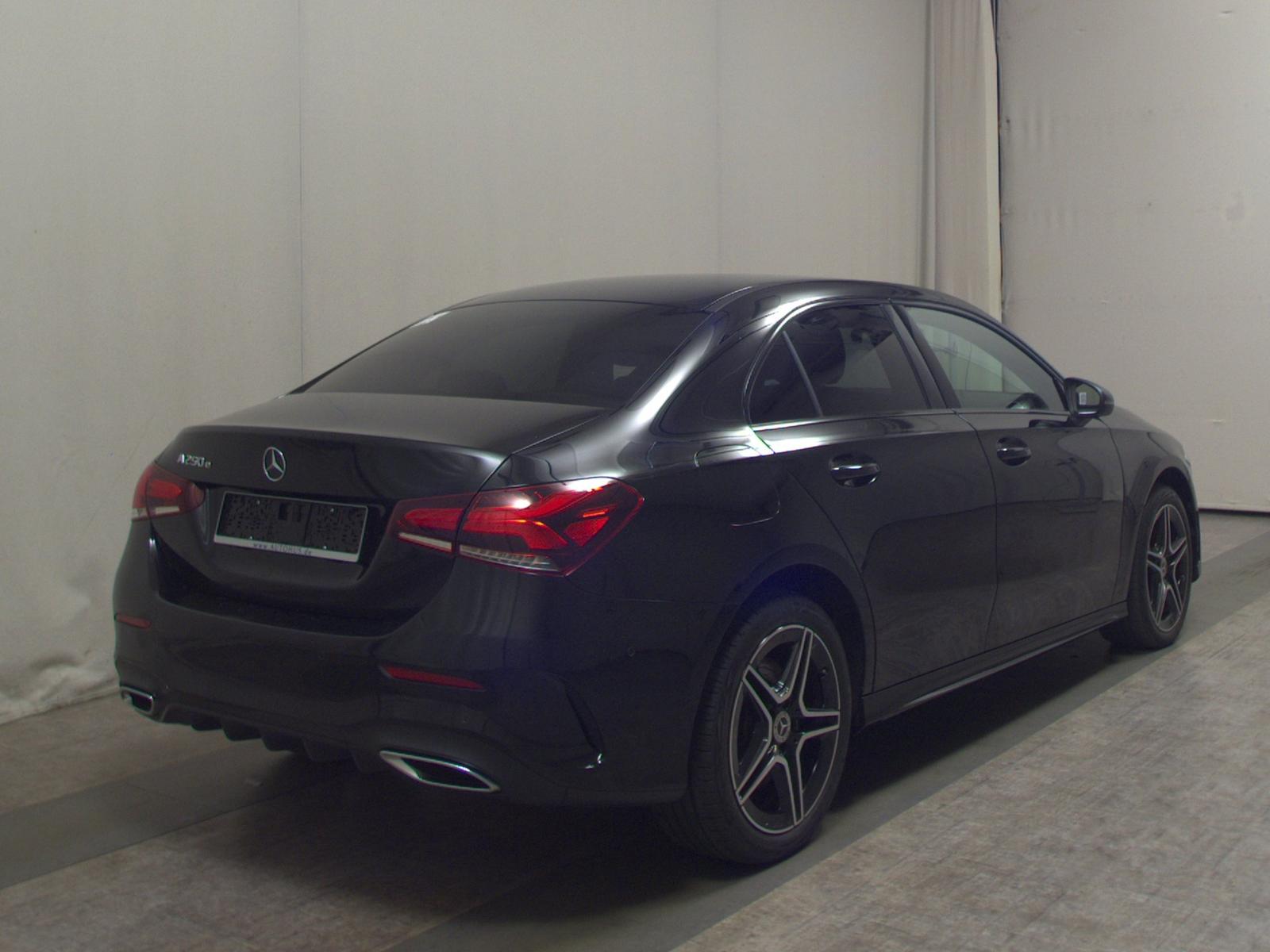 Mercedes-Benz A 250 e AMG Line T-Leder Navi LED