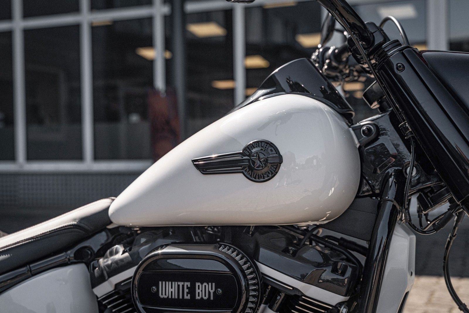 Fahrzeugabbildung Harley-Davidson WHITE FAT BOY FLFBS 114 MY24 -KESSTECH-