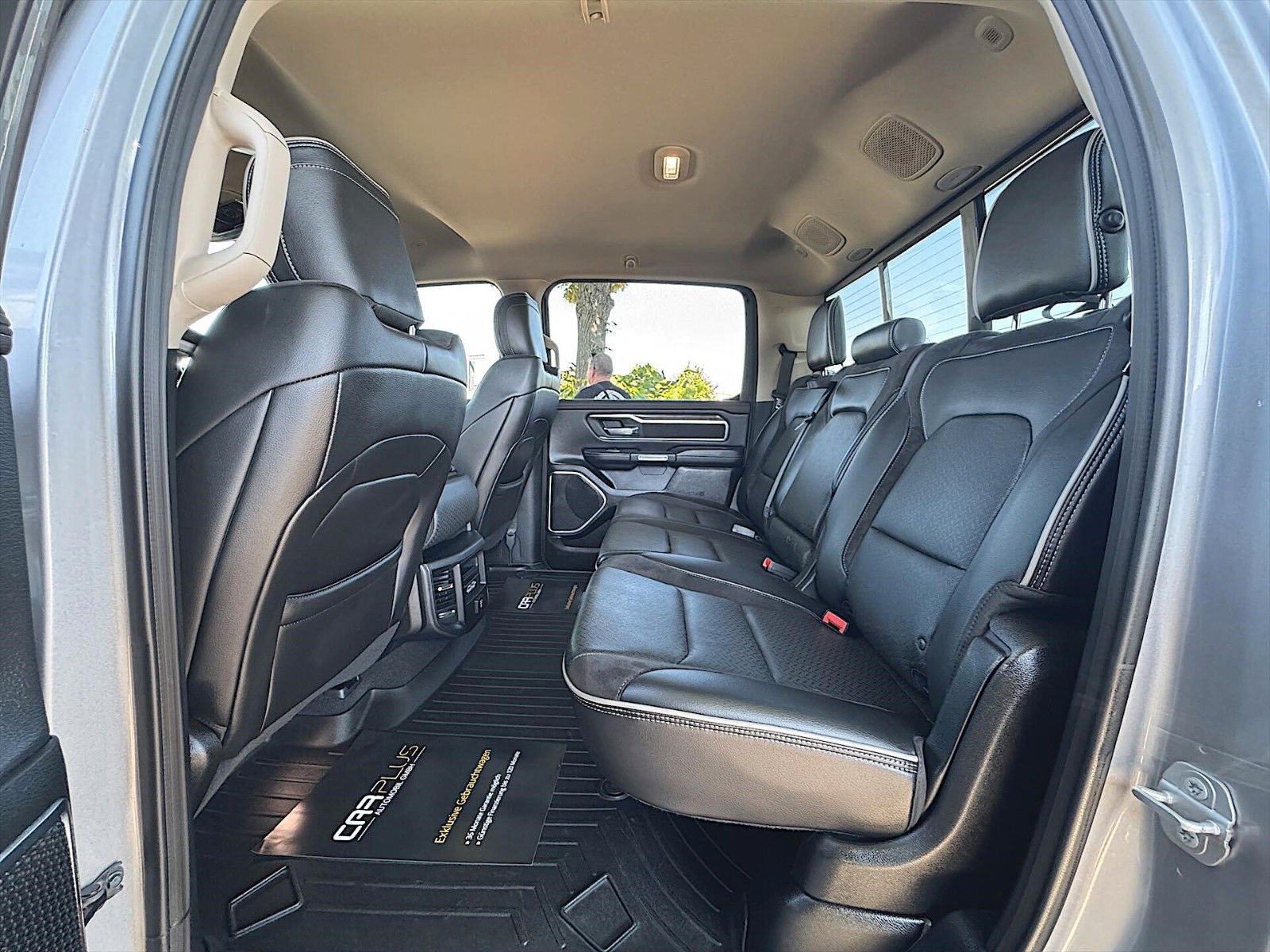 Fahrzeugabbildung Dodge RAM 5.7 V8 HEMI Night LARAMIE 4x4 LONGBED 19%