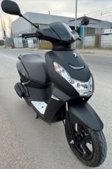 Peugeot Kisbee 50 ccm  4T Einspritzer Black Edition  - ROLLER 50 CCM