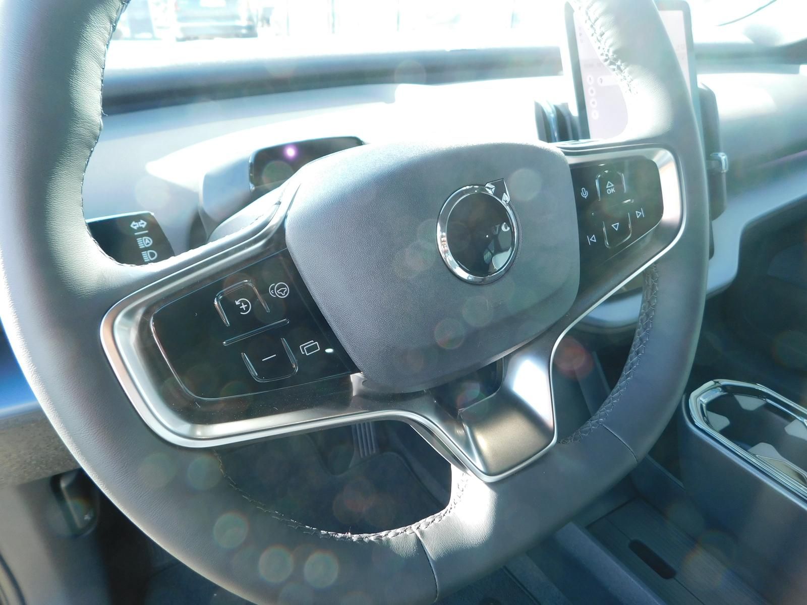 Fahrzeugabbildung Volvo EX30 single Motor ext. Range Plus Black Edition