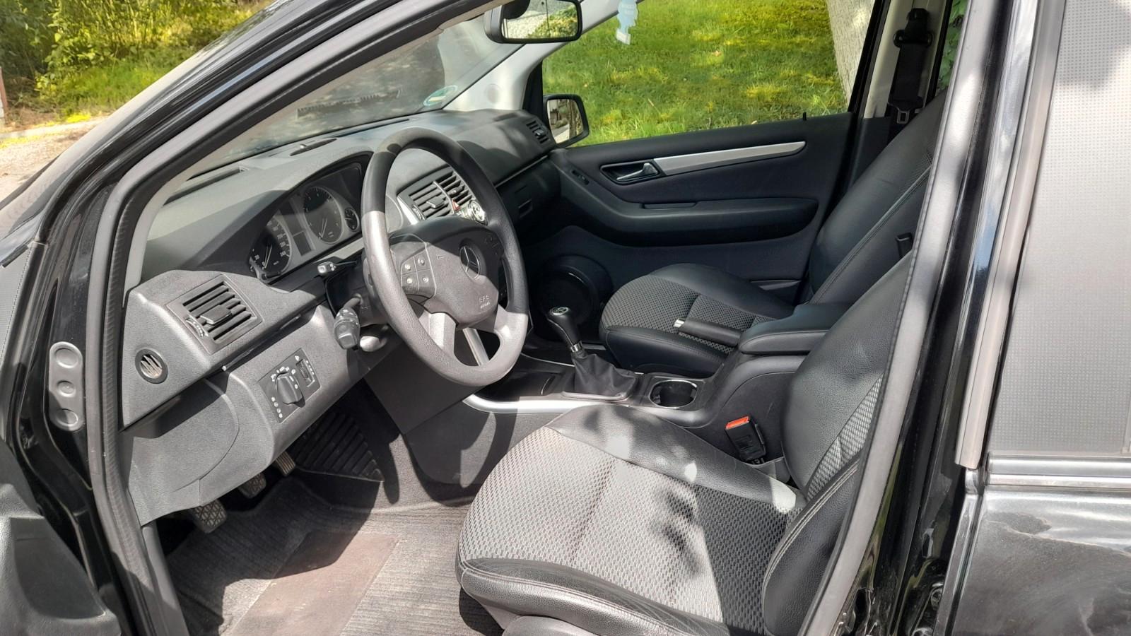 Mercedes-Benz B200 2009 — photo 7