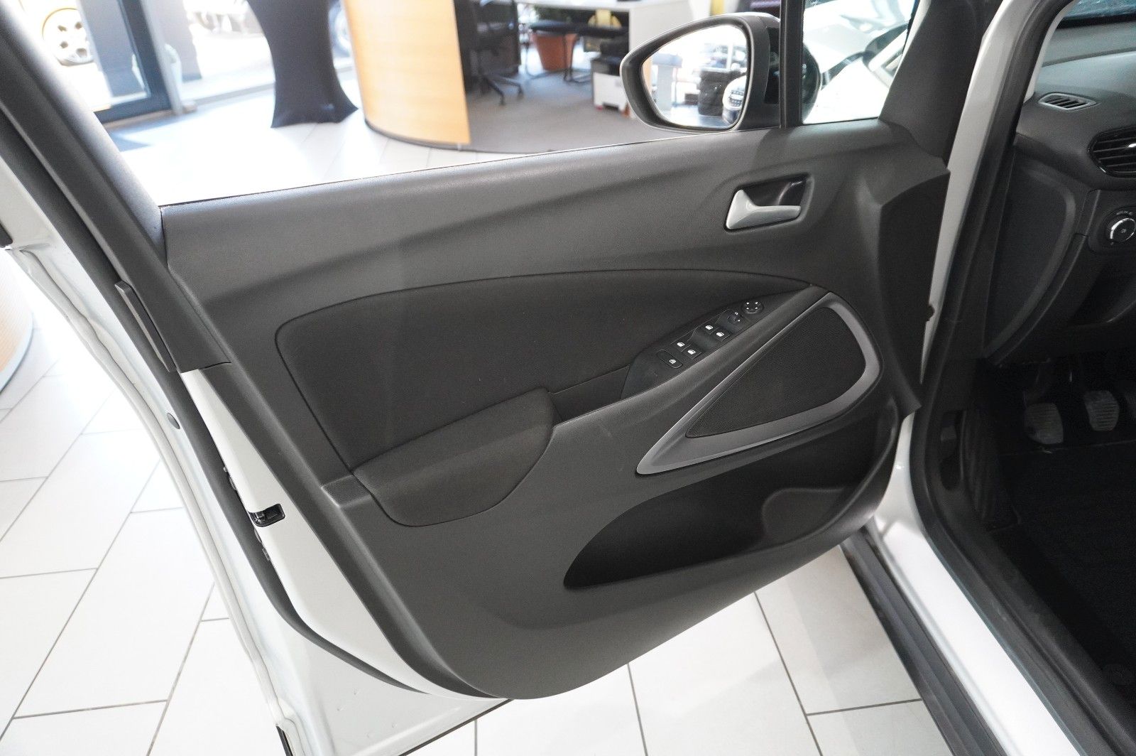 Fahrzeugabbildung Opel Crossland (X) 1.5D EDITION NAVI/LED/KAMERA/DAB+