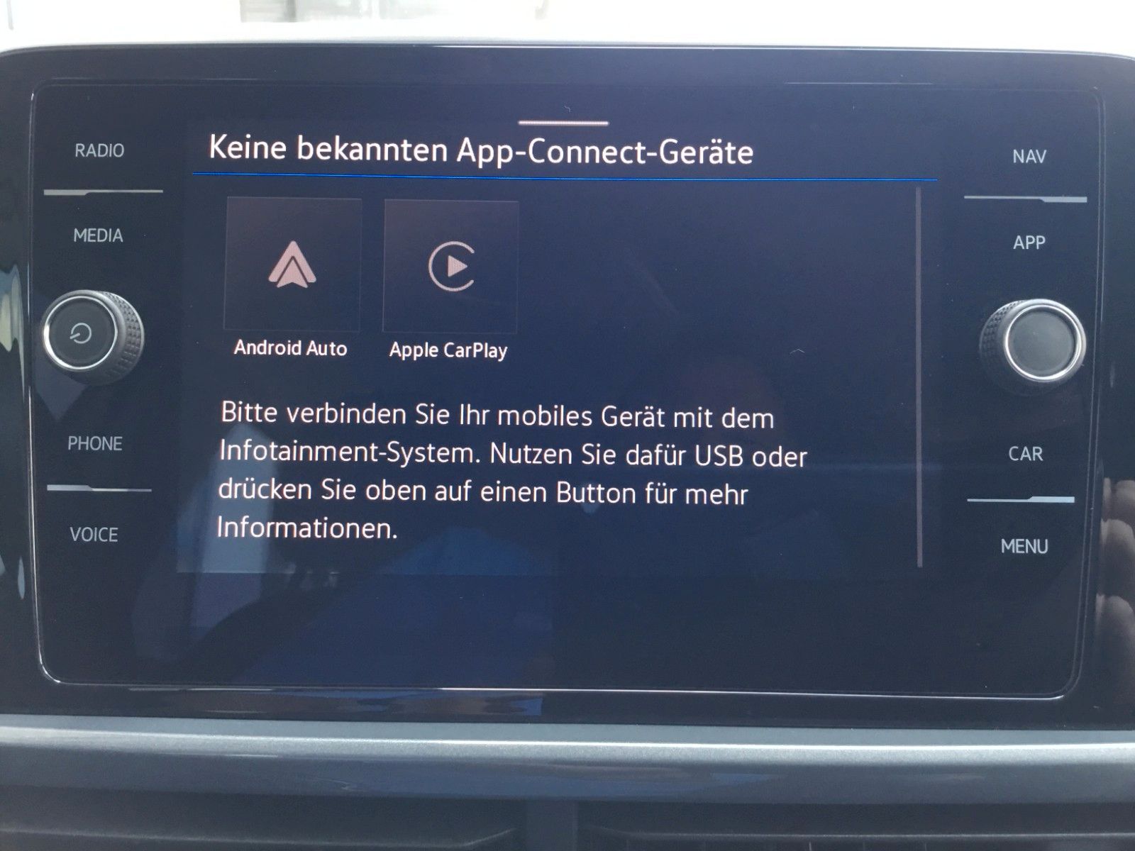 Fahrzeugabbildung Volkswagen T-Roc 1.5 TSI DSG Style+AHK+LED+ACC+17"+Kamera