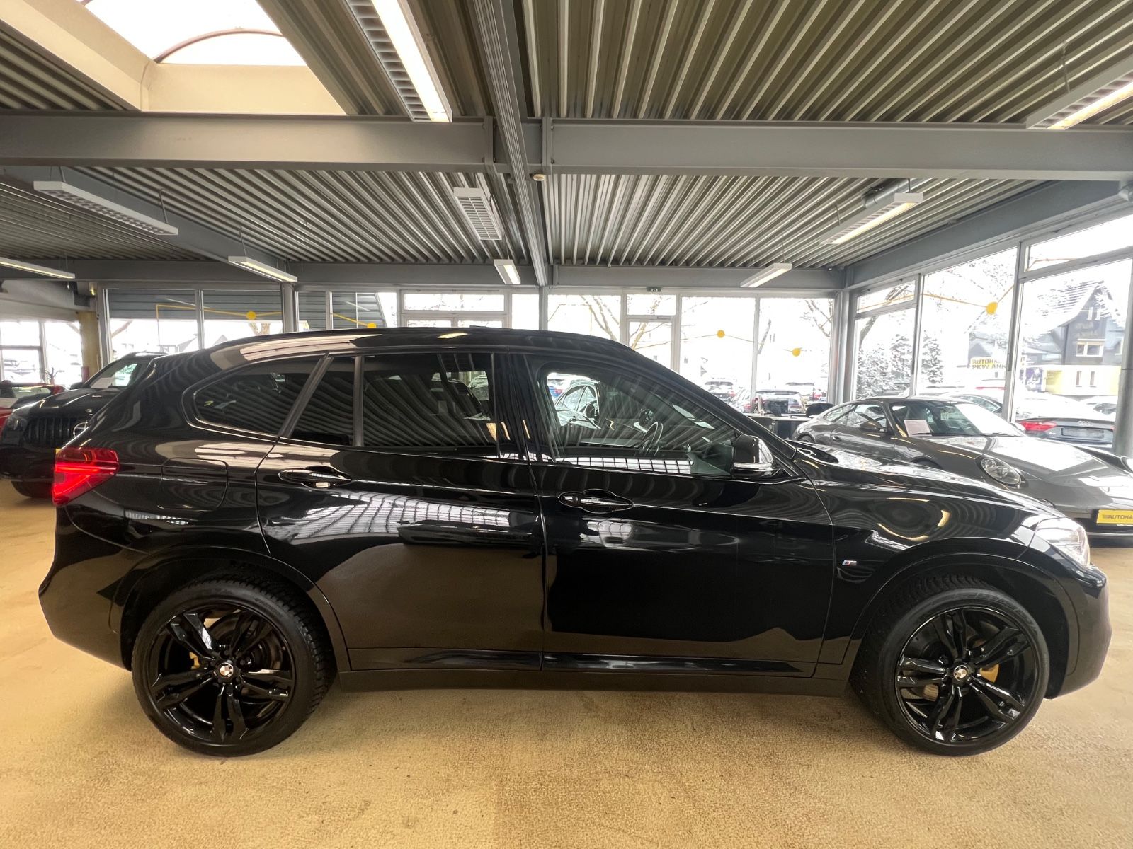 Fahrzeugabbildung BMW X1 xDrive 25 i M Sport *PANO*HEAD-UP*LED*MEMORY*