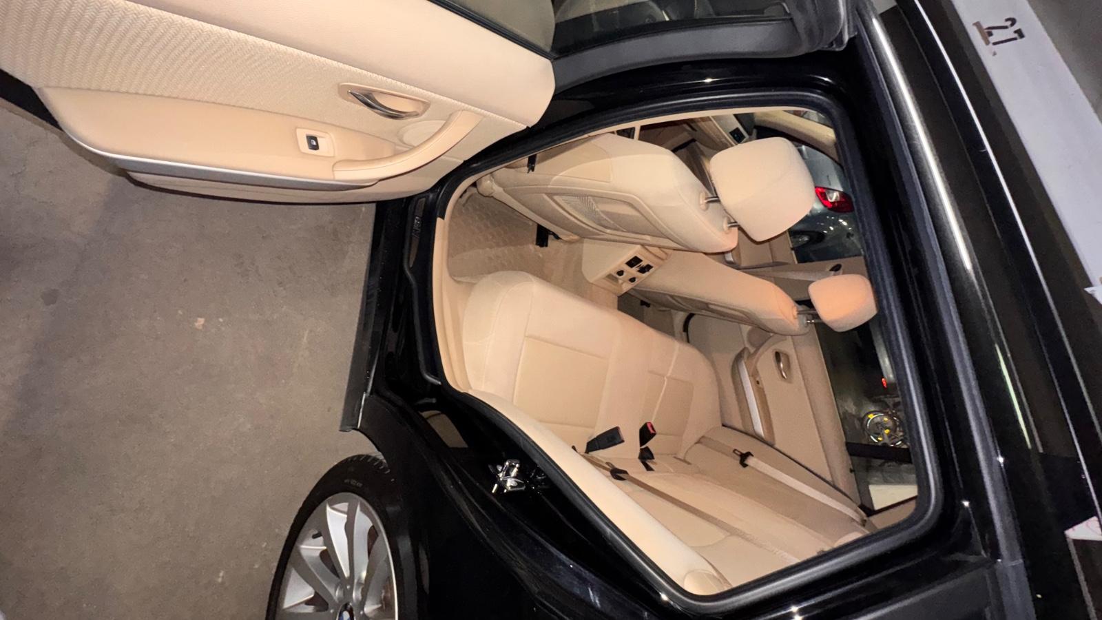BMW 320 2010 — photo 11