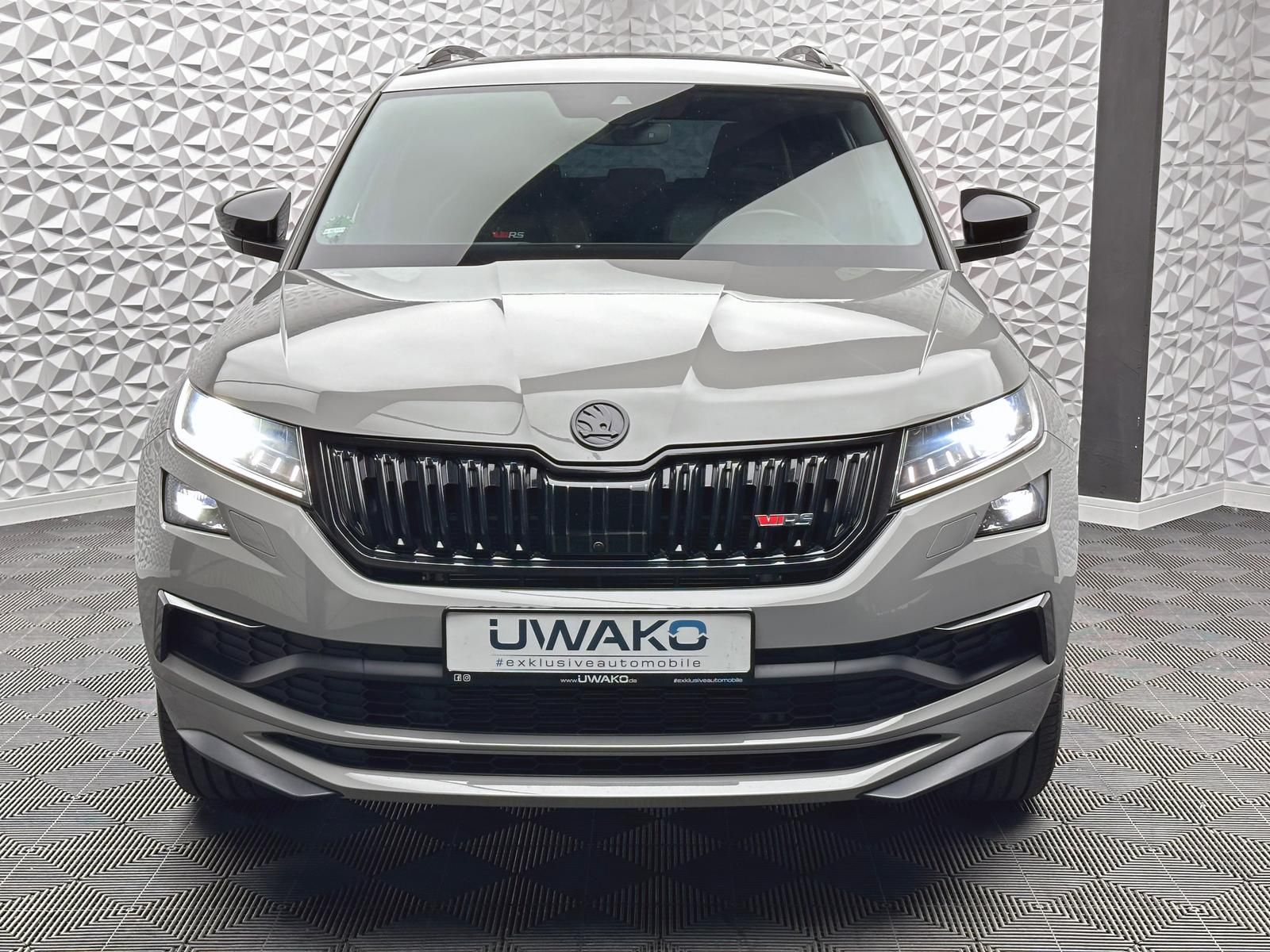 Fahrzeugabbildung SKODA KODIAQ RS TDI 4X4/7-SITZE/PANO/STDHZ/AHK/ACC/360