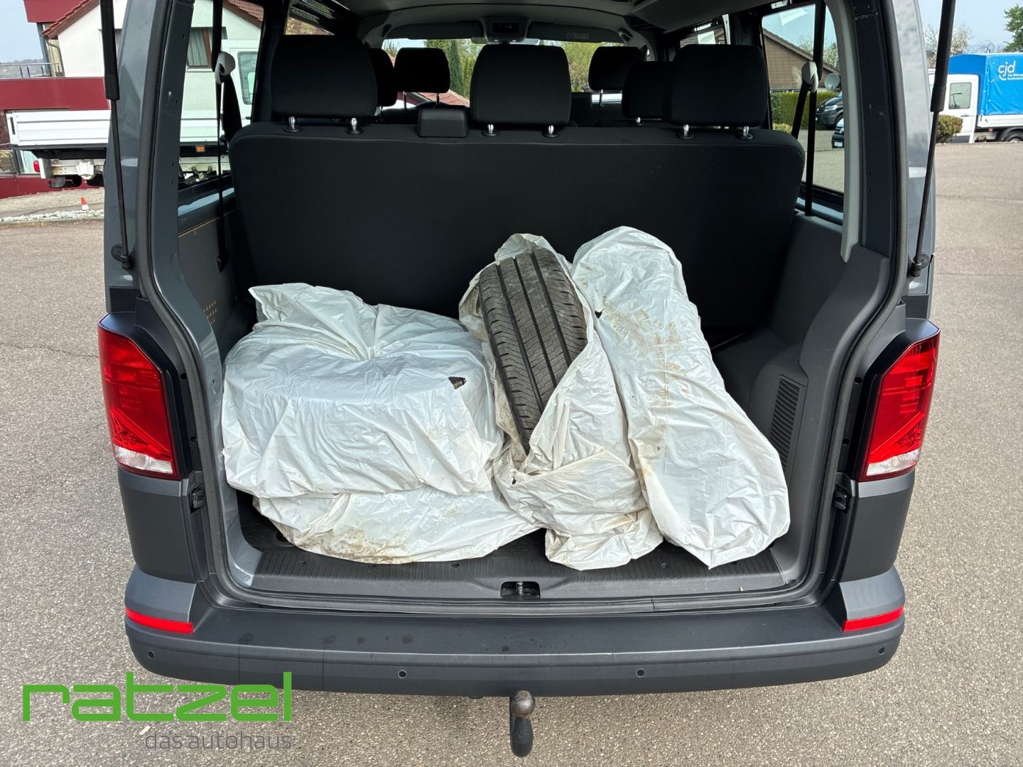Fahrzeugabbildung Volkswagen T6.1 Kombi KR 2.0 TDI 9-Sitzer AHK DAB Notbremsa