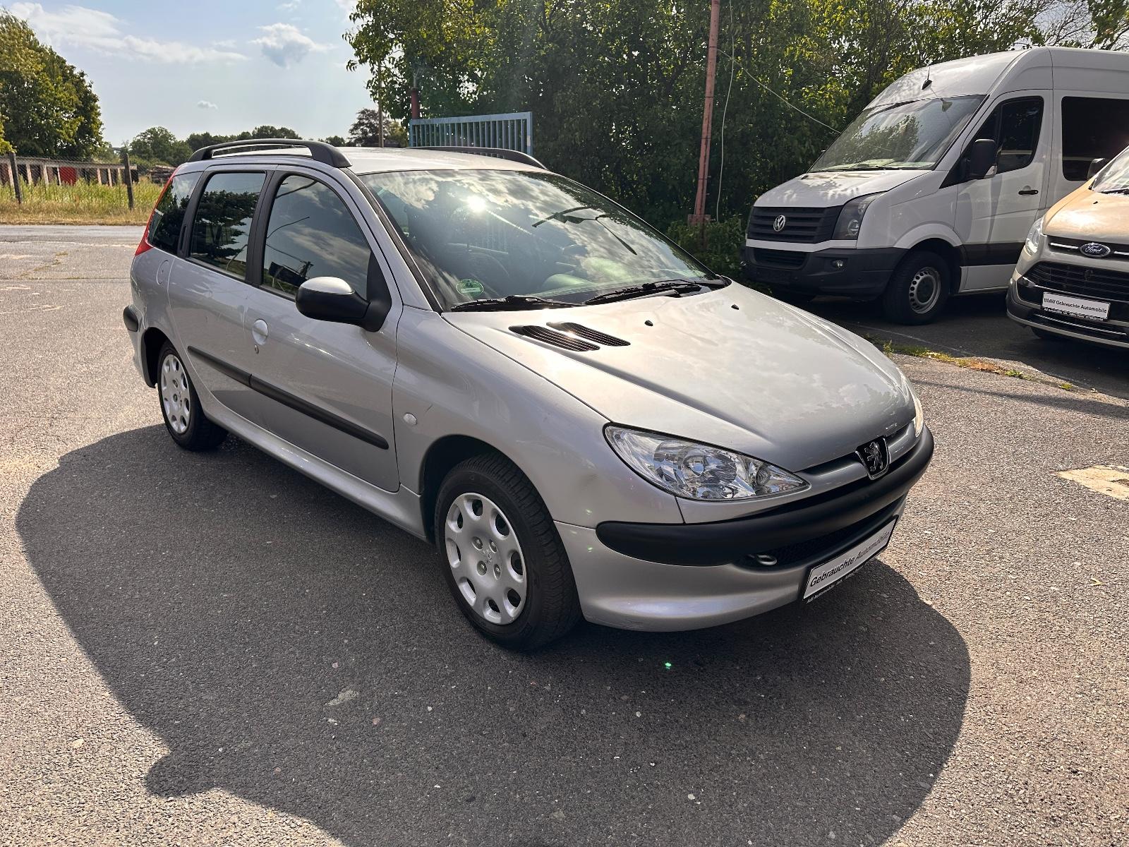 Peugeot  2005 — вигляд ззаду