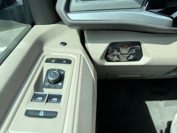 Volkswagen T7 Multivan 2.0TDI DSG Life Edition NAV RFK SHZ